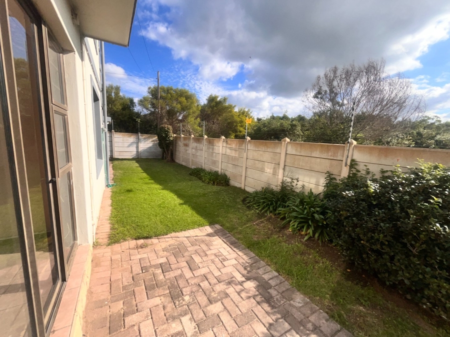 To Let 2 Bedroom Property for Rent in Aston Bay Eastern Cape